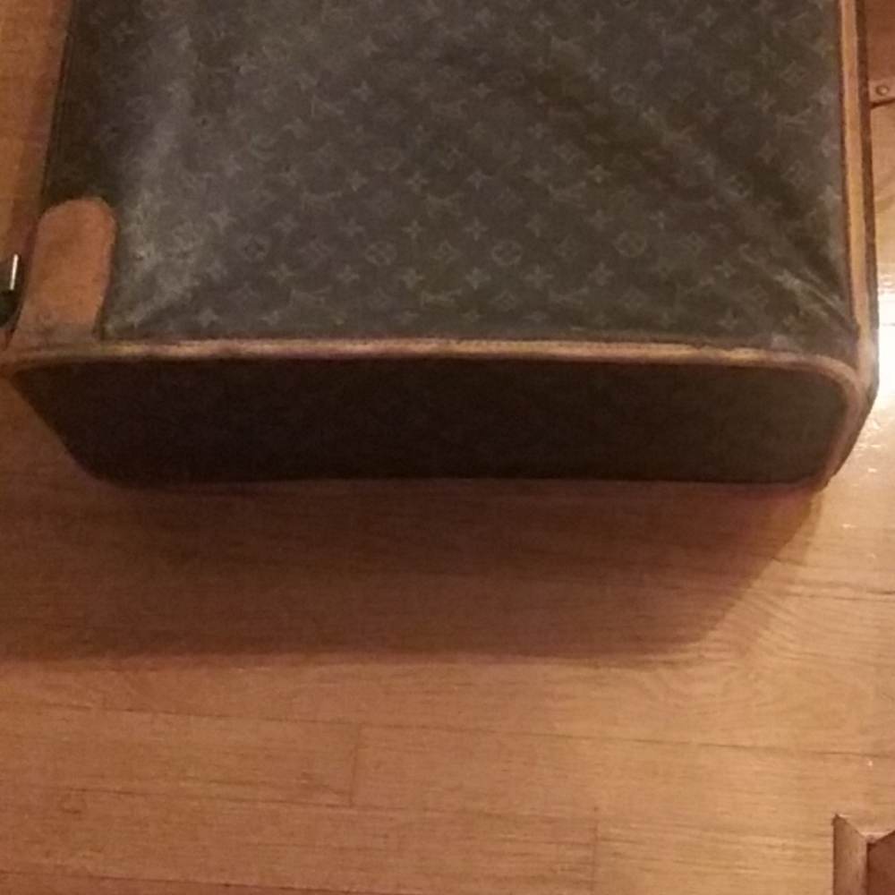 AUTHENTIC. LV LARGE SUITCASE - Picture 6 of 8